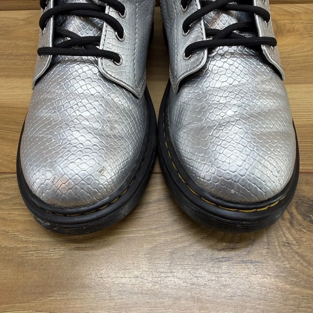 Dr Martens Combat Boots‎ Girls Youth Size 4 Metallic Silver Snake Print Punk